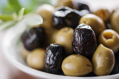 Sangiovese Weisswein , auch Sangiovese bianco genannt passt klasse zum Aperitif und toskanischen Oliven.